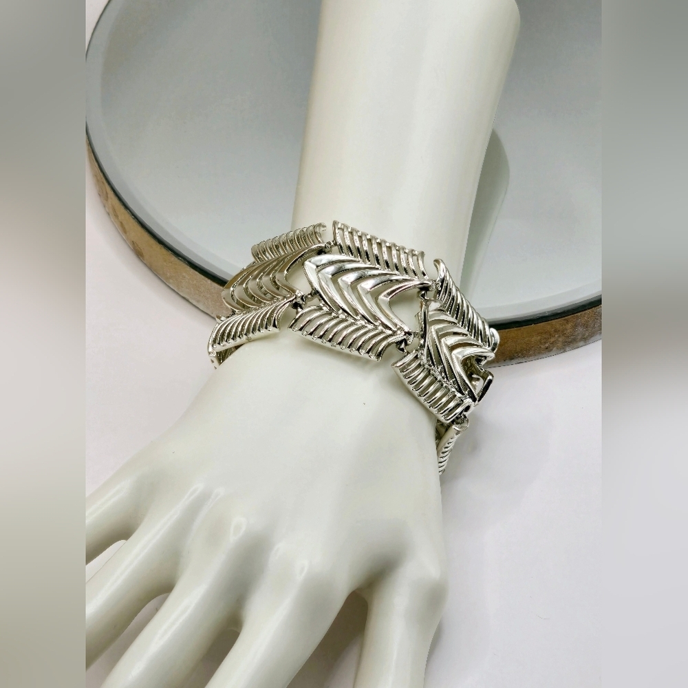 Coro Pegasus Wide Silvertone Chevron Panel Vintage 50s Bracelet